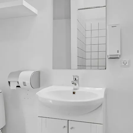 2 Bedroom Lovely In Holiday home