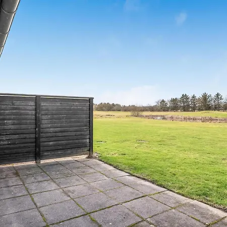 2 Bedroom Lovely In Holiday home