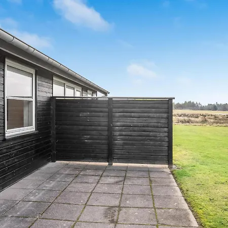 2 Bedroom Lovely In Holiday home